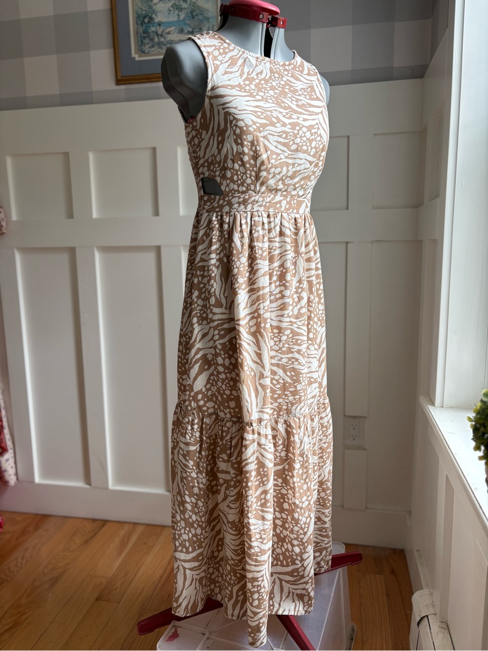 Japna Sleeveless Beige & White Printed Maxi Dress Small